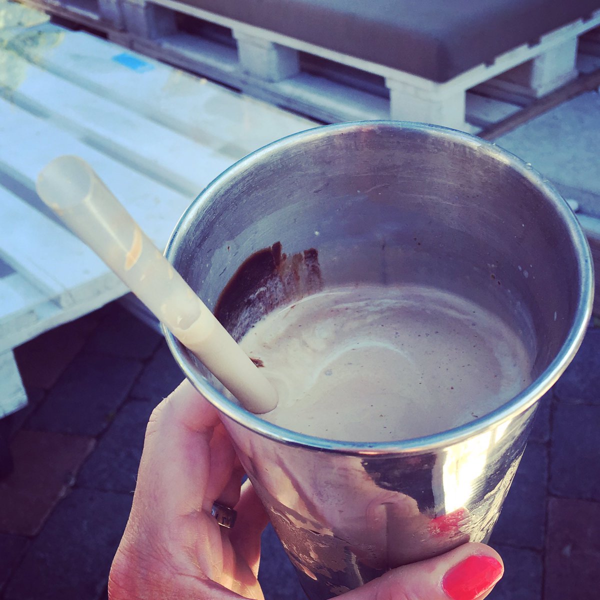 Har dåligt samvete för att jag inte har dåligt samvete över att jag firar mitt nya gymkort med en chocolate peanut shake. Now THAT'S creepy.