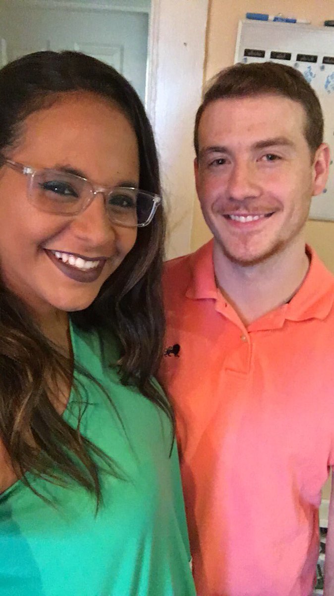 liiny4's tweet photo. Hace un año le pedí a un chico de N.Carolina tomarme la foto en St. Thomas, hoy nos las tiramos juntos en PR, CT, MA, NC, PA &amp; counting! https://t.co/1YuwaCl78d