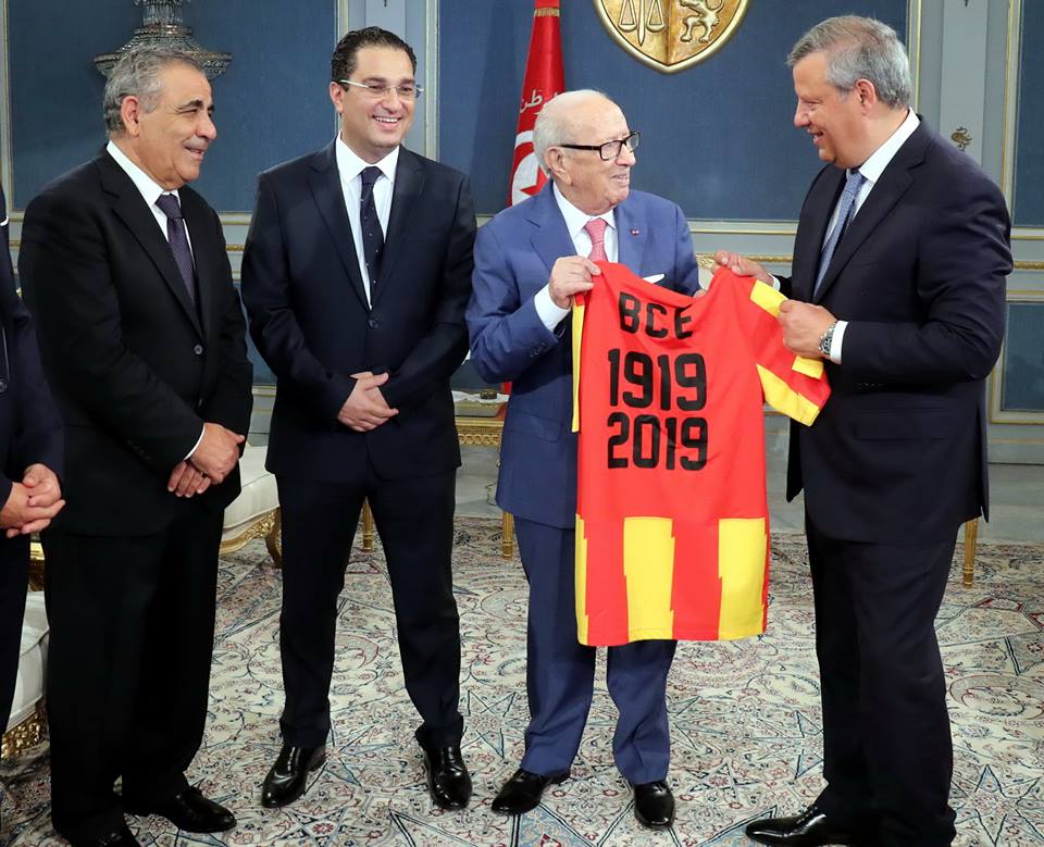 PolitiqueCircus's tweet photo. Une seule adresse pour échapper au fisc et éviter de voir ses biens confisqués , Carthage ... 
Une seule méthode , la farine subventionnée https://t.co/cS5REqxgKs