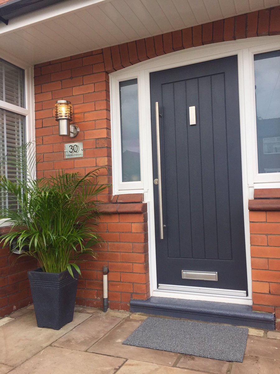 rockdoorltd's tweet image. Kicking off August’s Share &amp;amp; Inspire is Grace’s entry! She recently had her Anthracite Grey Indiana installed by @wallgatewindows in Wigan.