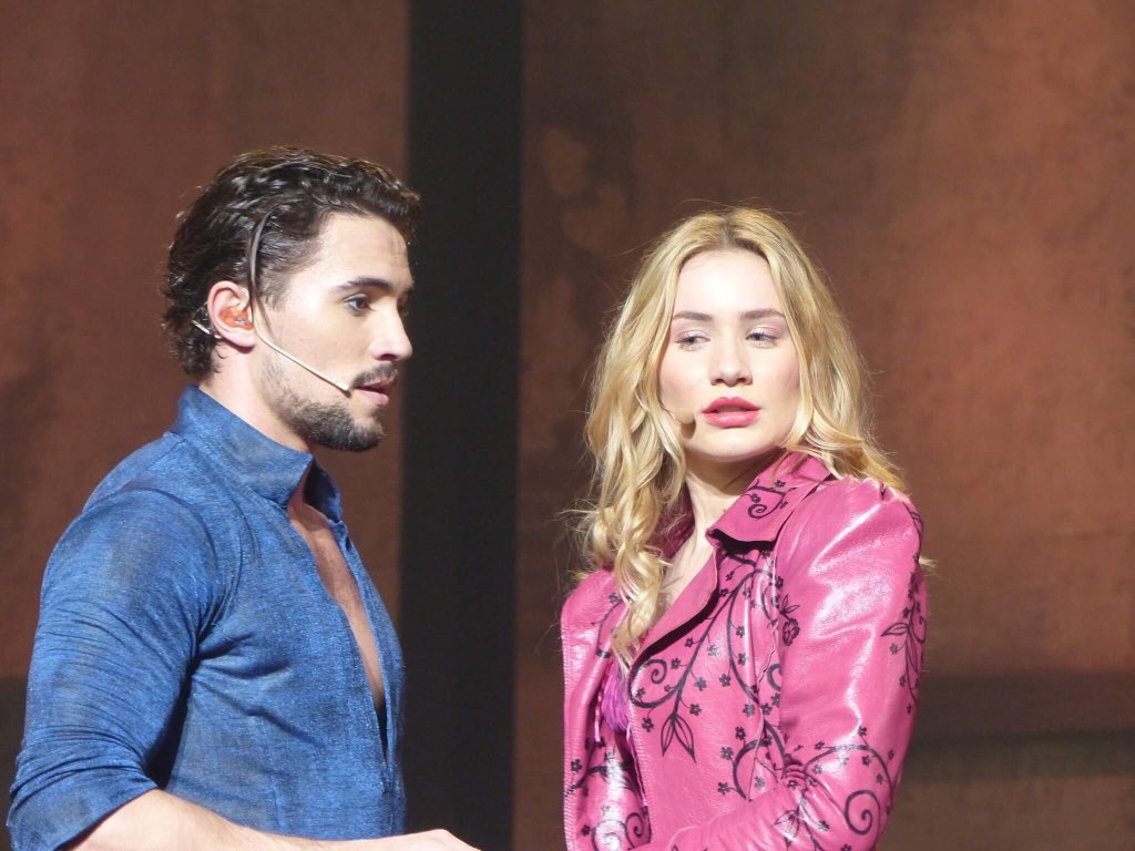MeganFanSecours's tweet photo. Un merveilleux anniversaire à l'ami et partenaire de scène de Megan, @OlivierDion 🎂🎈 https://t.co/58lS0k6L3K