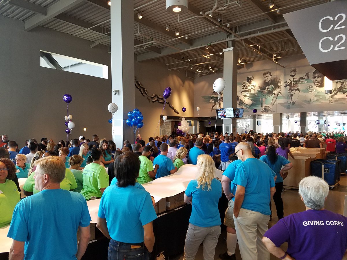 KevinDow246's tweet photo. Supporting thousands of kids with hundreds of volunteers at #BACKPACKATHON2017 WITH @PhillySJUnited and @C2CPhiladelphia https://t.co/uw9rnIRUs5