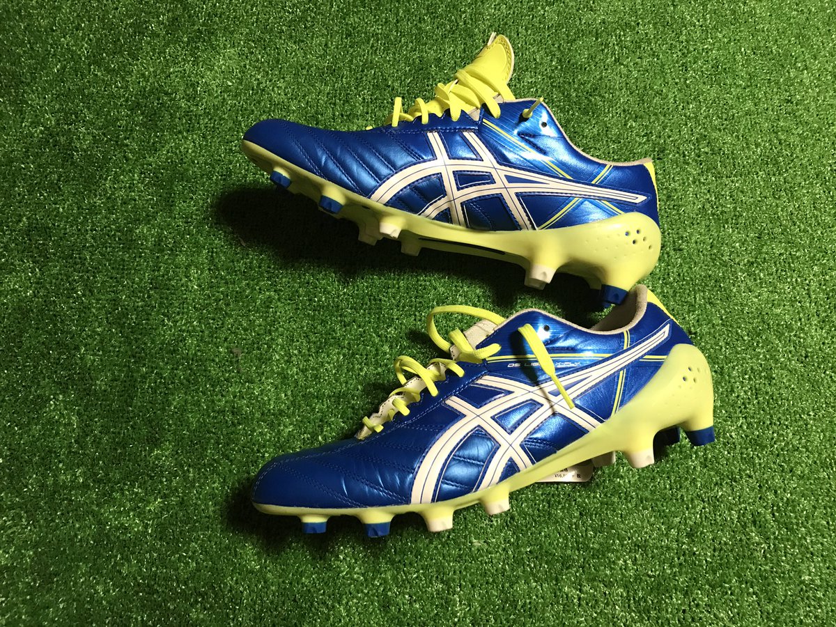 It サッカースパイク Twitterissa 今回購入したスパイクは アシックスの Ds Light X Fly 2 を購入しました かなりコスパに優れ カンガルー革もすごくいい感じ 大満足です