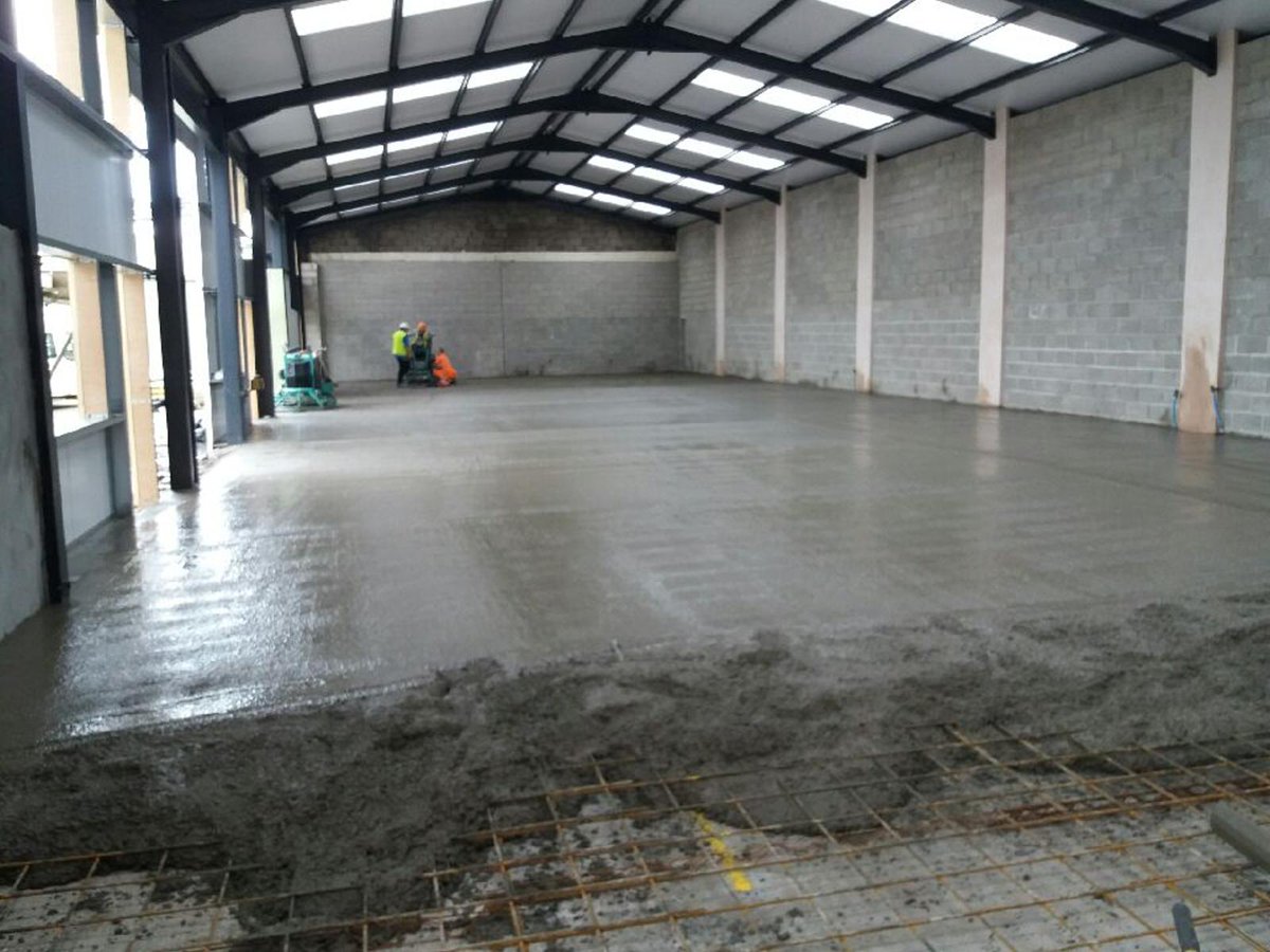 BlueRockWales's tweet photo. First unit at the Bay Side development getting its power floated floor. https://t.co/7FnmbUo8BC