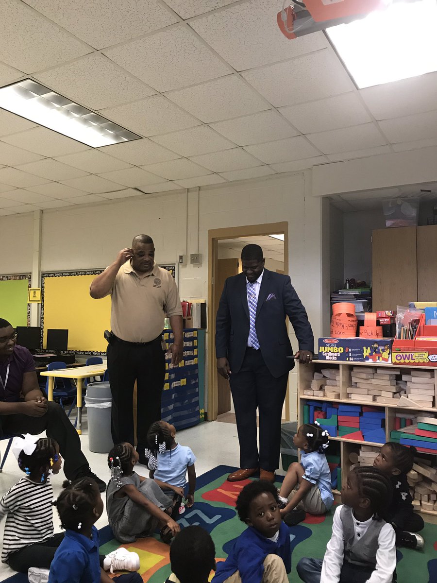 APSWJScott's tweet photo. Community Leaders &amp; Principal Longley visiting PreK @APSWJScott @LangstonEduLdr @LeeForAPS5 https://t.co/NXbdu427MY