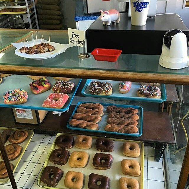 DixieCream_SM's tweet photo. So many options to choose from 😍🍩#dixiecream #donuts #smtx #txst 📷: @joe711003 https://t.co/70judHuvYG