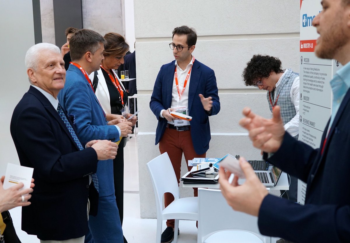 smaunotes's tweet photo. Teleconsulto medico h24? E' possibile con @Medea_srl presentata anche al Welfare Innovation Lab di @LombardiaOnLine https://t.co/kUZyLeDbdH https://t.co/2Mder91hL6