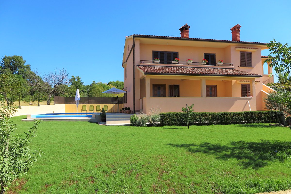 agoracomhr's tweet photo. We are pleased to present you a newly renovated apartment with swimming pool near the town of #Žminj! Check it out https://t.co/26nfqF0YPN https://t.co/SfG3lCz270