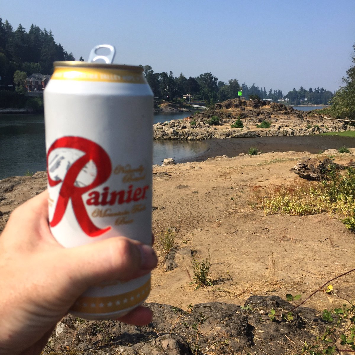 The right way to refresh after a rousing ride to Elk Rock Island! #rainier #besterling #boss