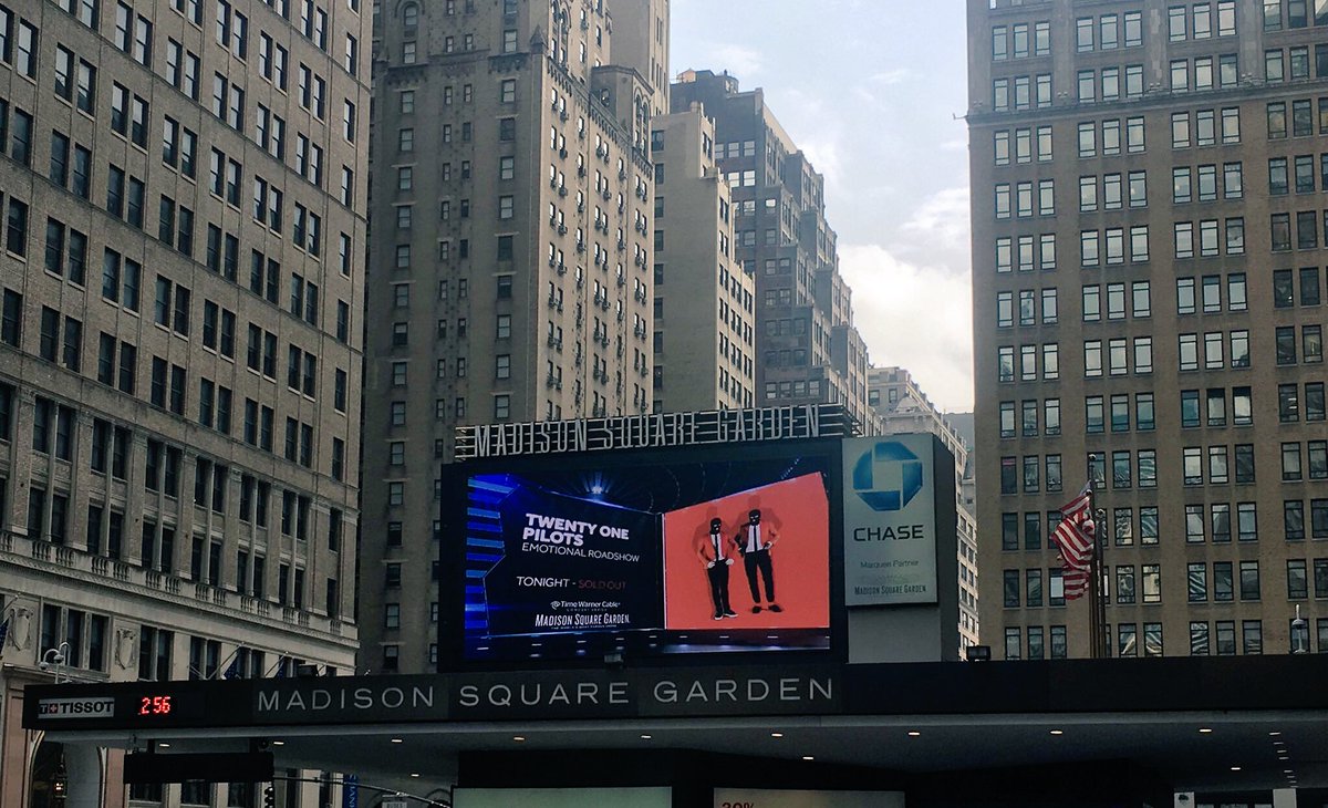 supimsamii's tweet photo. Øne year ago today night_øne happened & no words can describe what it meant to me to be there
Thank you! |-/
#wedidit #msgroadshow #tbt https://t.co/x9BUfG8PEK