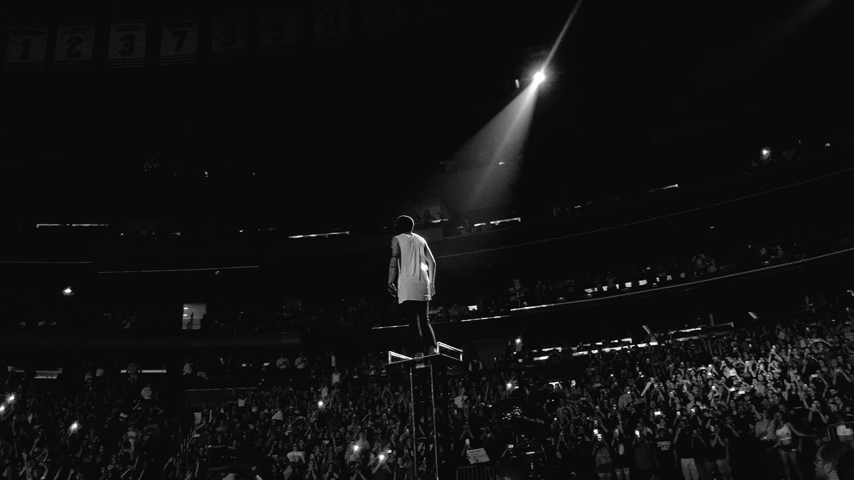 supimsamii's tweet photo. Øne year ago today night_øne happened & no words can describe what it meant to me to be there
Thank you! |-/
#wedidit #msgroadshow #tbt https://t.co/x9BUfG8PEK