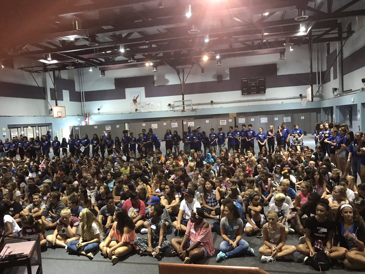 OhmySci's tweet photo. #hillsdalehappiestplaceonearth Great group of leaders and new huskies! @hillsdalepride @CajonValleyUSD https://t.co/3w51k7VSq2