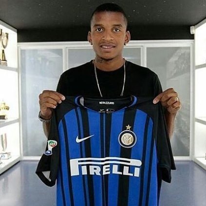 Which left back is the better signing?

RT for Rodriguez🇨🇭
LIKE for Dalbert🇧🇷