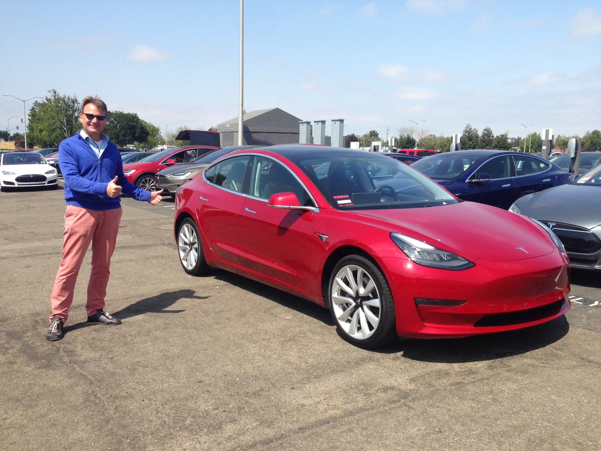 urohp's tweet photo. Vandaag factory tour in Fremont Was super en model 3 live gezien https://t.co/lwGKlY82MQ