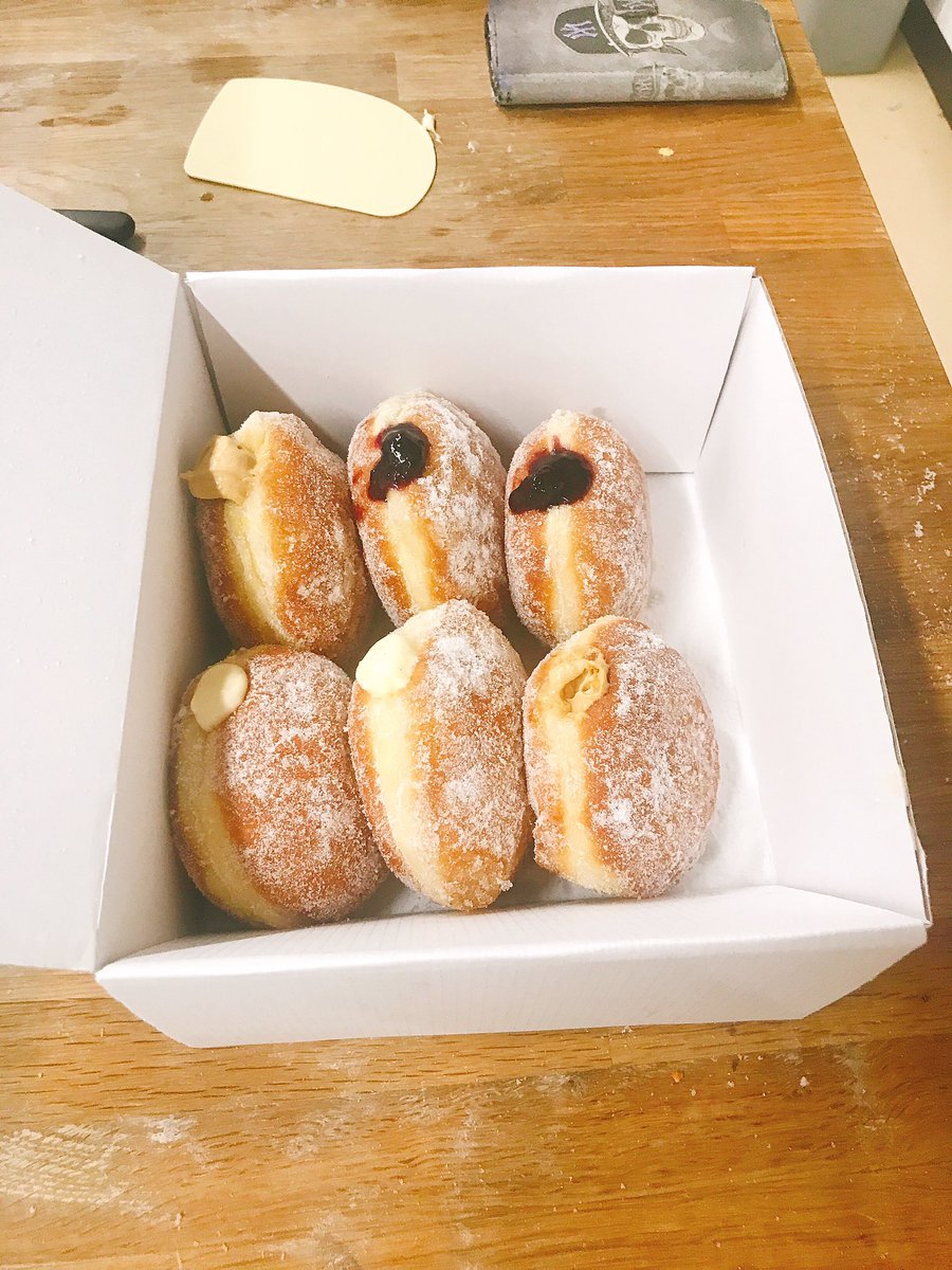 OakmanInns's tweet image. Some of our Culinary Development chefs enjoying a doughnut workshop at @BreadAhead #chefdevelopment #training