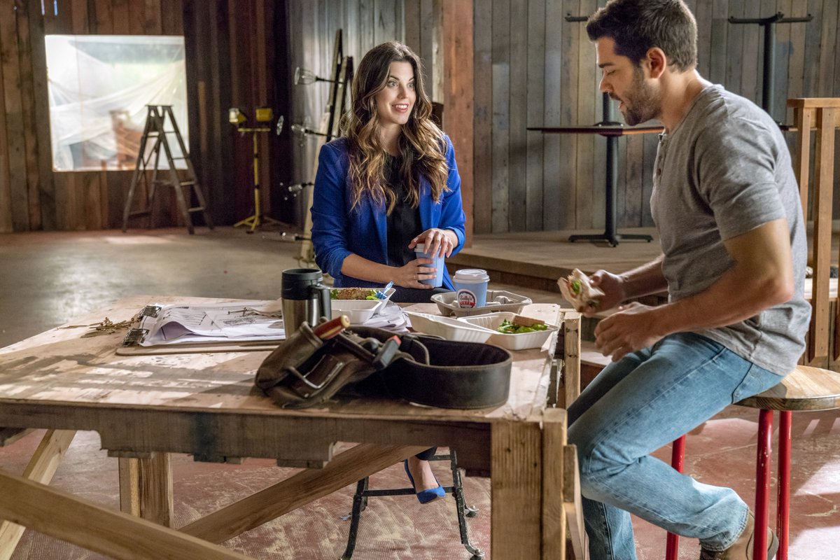Meghan Ory France tweet media