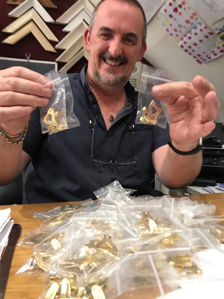 theacorngallery's tweet photo. Having a giggling fit whilst bagging up hooks and nails! Yup! We all knuckle down here! #workingourwayup #workingweek https://t.co/rAmA05zxym