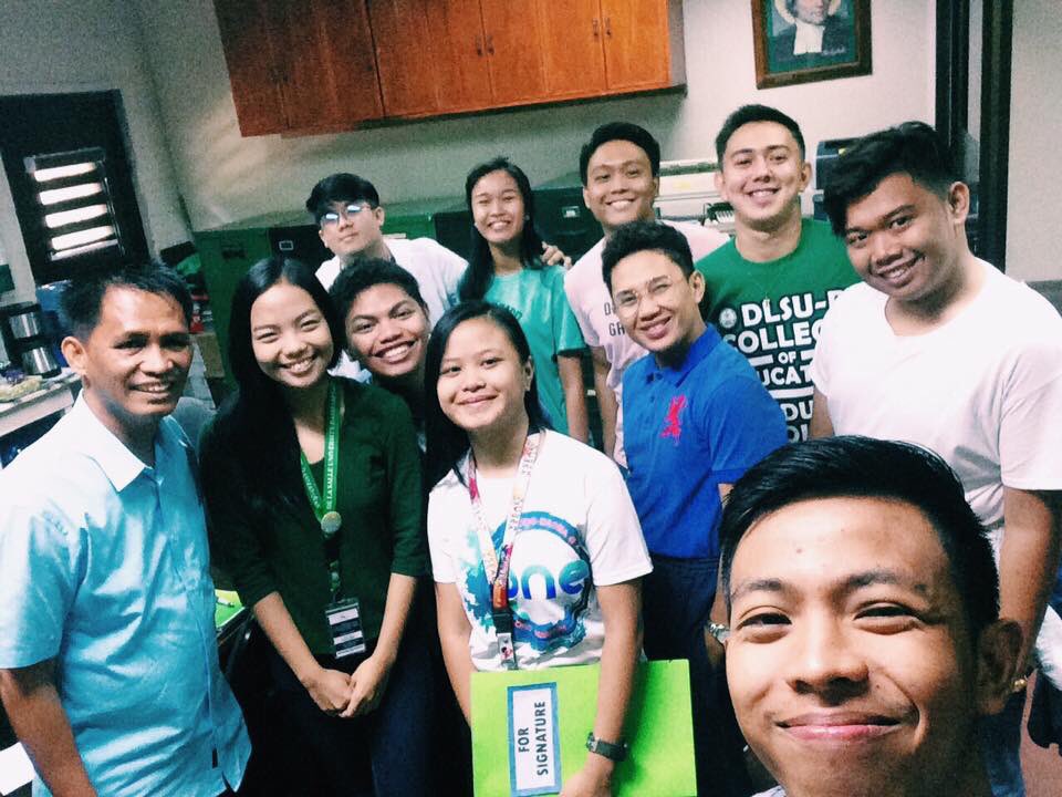 DLSUD_COEd's tweet photo. COEdSC with Dr. Paterno (Dean) and Sir Royce (COEdSC Adviser). #COEdSCLevelUp #COEdFBT https://t.co/lHmFB5HlmW