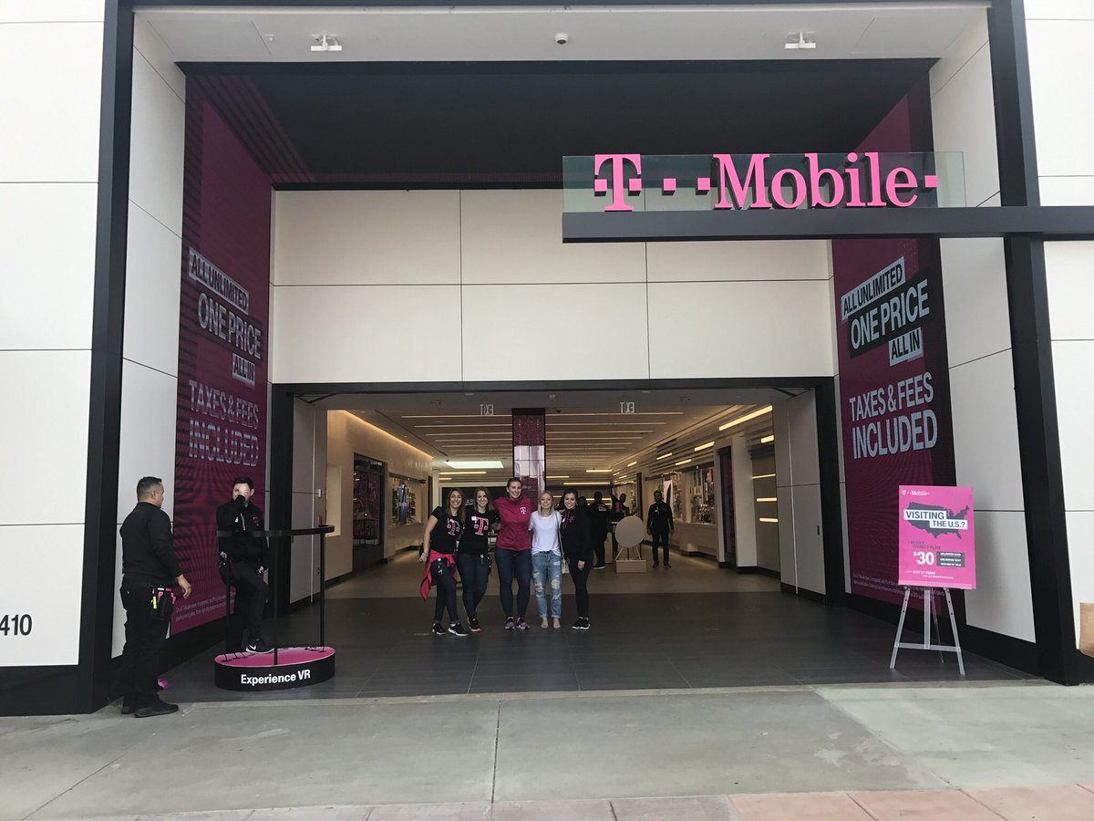 Alexmhans's tweet photo. Santa Monica signature store peeps! Missed the outfit memo.  #tbt #TMobile @natty15 https://t.co/JoeQE0HYrU