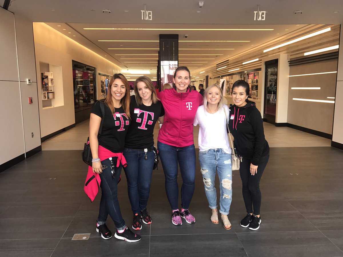 Alexmhans's tweet photo. Santa Monica signature store peeps! Missed the outfit memo.  #tbt #TMobile @natty15 https://t.co/JoeQE0HYrU
