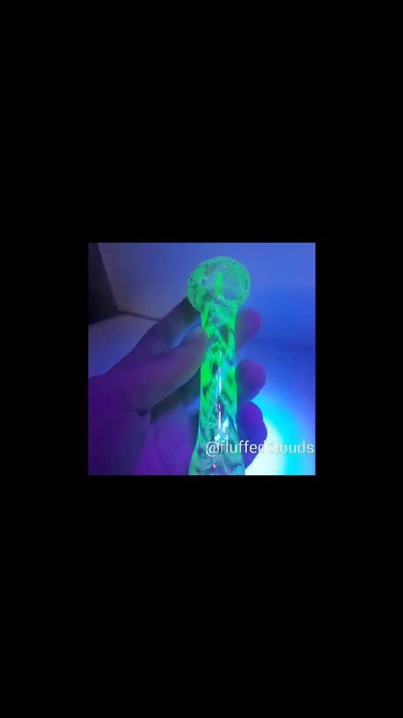 fluffedclouds's tweet image. @xCodeh x @hemperbox I got a UV reactive pipe! check out my Instagram @fluffedclouds for more!! #hemper #xcodeh #weed