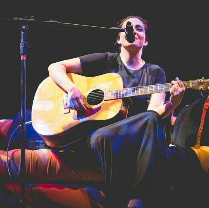 GuaposDeBandana's tweet photo. Buen jueves #BandanaIntimo @bandanaoficial @lowrdez @LISSA_VERA @valeriagastaldi 💜ph #matias.fb 💙 Seguimos recordando el Íntimo 🎤👌🌟 https://t.co/k8B2eDhwKd