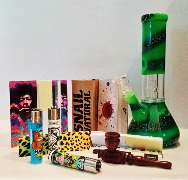 ShopSnail's tweet photo. Today is Little Friday! Hopefully Big Friday comes soon. Everything you need for a perfect weekend!
#bong #blunt #pipe #rollingpapers https://t.co/0anGfMMjqr