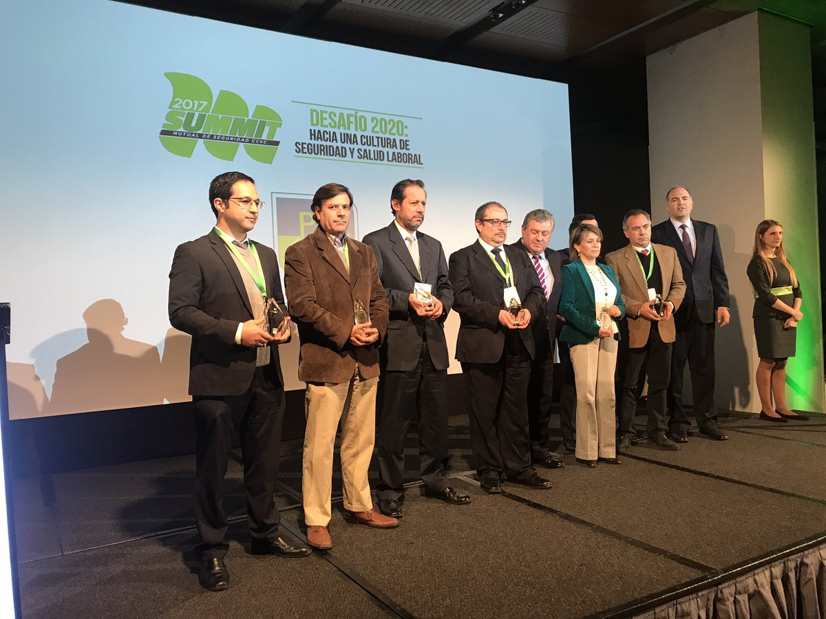 prevenfag's tweet photo. @amutuales #MutualSummit2017 Premiación PEC Excelencia Besalco Maquinarias, Inversiones Quilapilun, Sotraser S.A y Transcom. https://t.co/6TgR7BmvNB