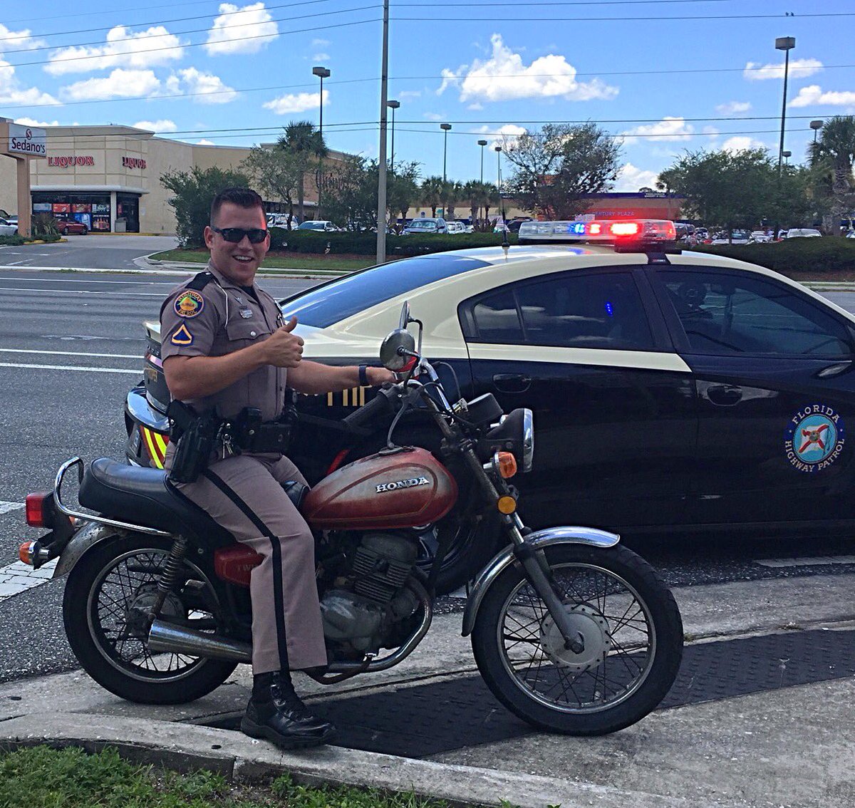 TrooperSteve_'s tweet image. So I said I wanted to go back to our #motorunit ..... not necessarily what I had in mind

#TrooperLife