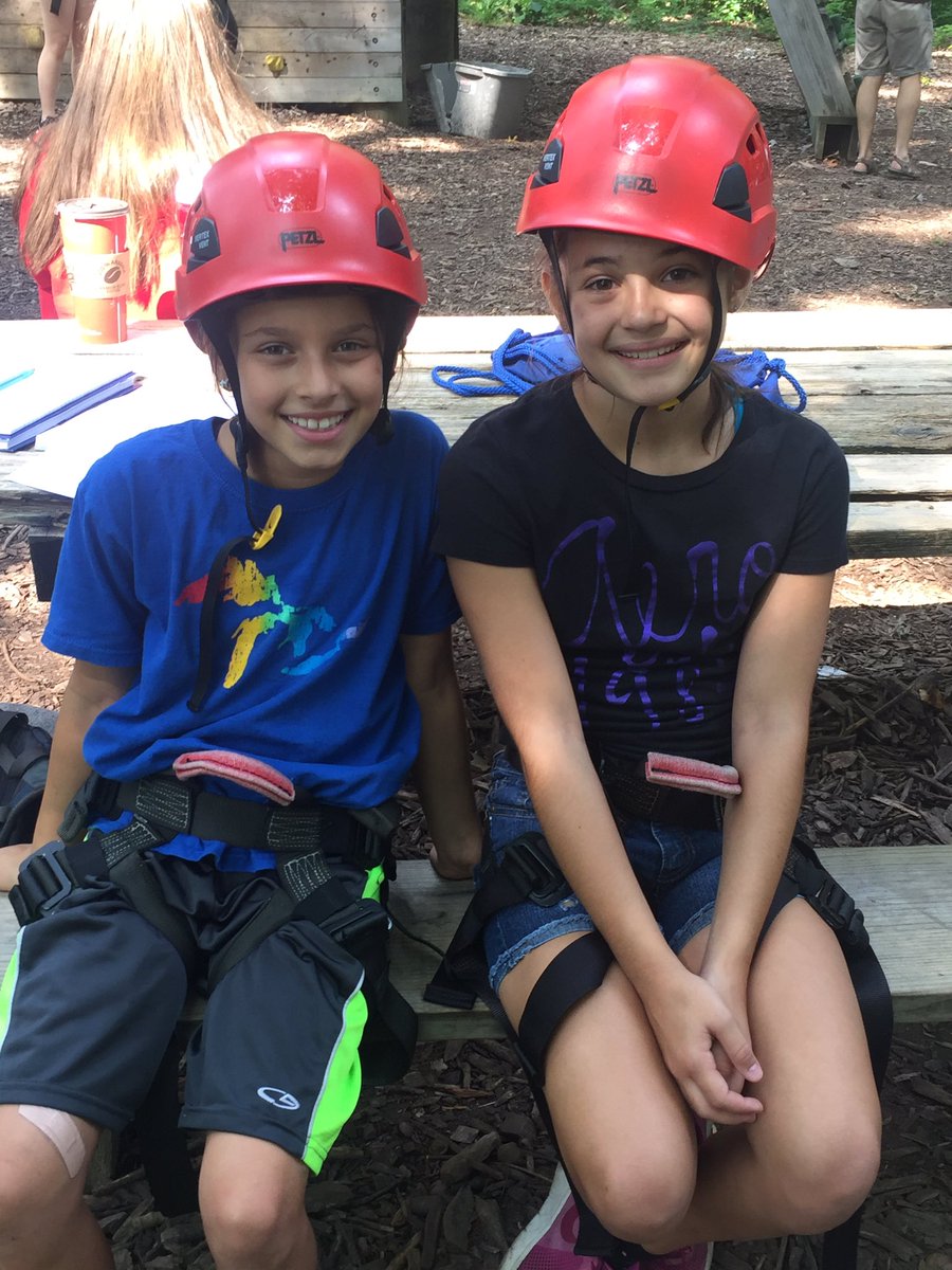 apex_gymnastics's tweet photo. Andrea makes a new friend, Rylan from @TrilogyCheer at our annual Team Building Camp! #ApexCamp #TrilogyCamp #friendship #memories https://t.co/o0n1wDhzBF