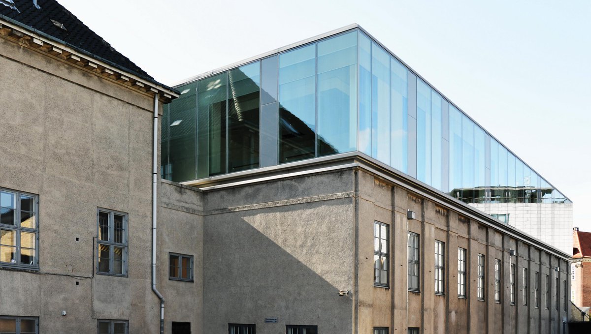 Aufstockung: Pilotprojekt mit den neuen Multifunktionalen Modulen (MFM) von Okalux (Foto © Mikkelsen Arkitekter)  bau.st/2yj82