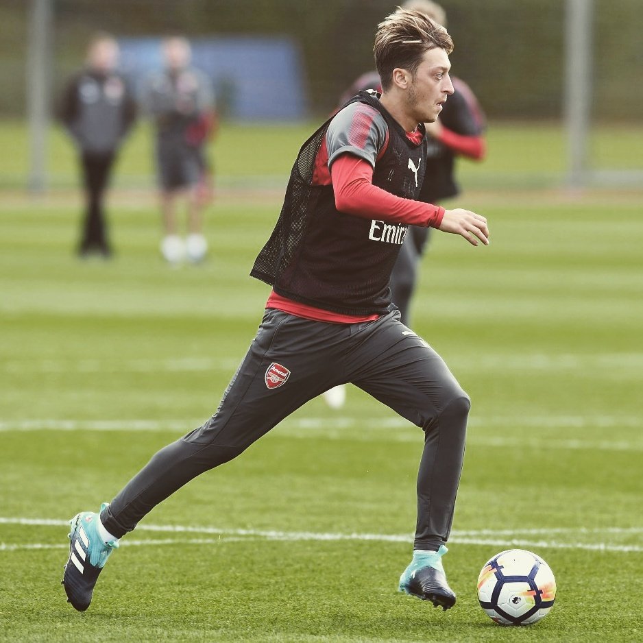M10's tweet photo. Back in full training after recovering from my ankle injury 👍🏼😉⚽ #YaGunnersYa #ACE17 @Arsenal https://t.co/6g8DS4mnWd