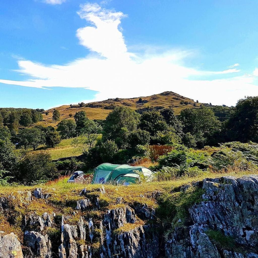 One camper and their family find an idyllic spot at Park Cliffe 📷Jim Barber #theplacetobe #camping #windermere #we… ift.tt/2vSiiLe