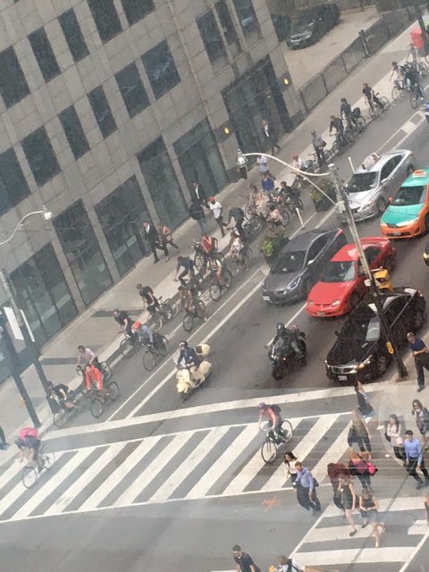 Commuting in Toronto is changing. #BikeTO HT pic <a href="/trevorbateman/">Trevor Bateman</a>'s wife