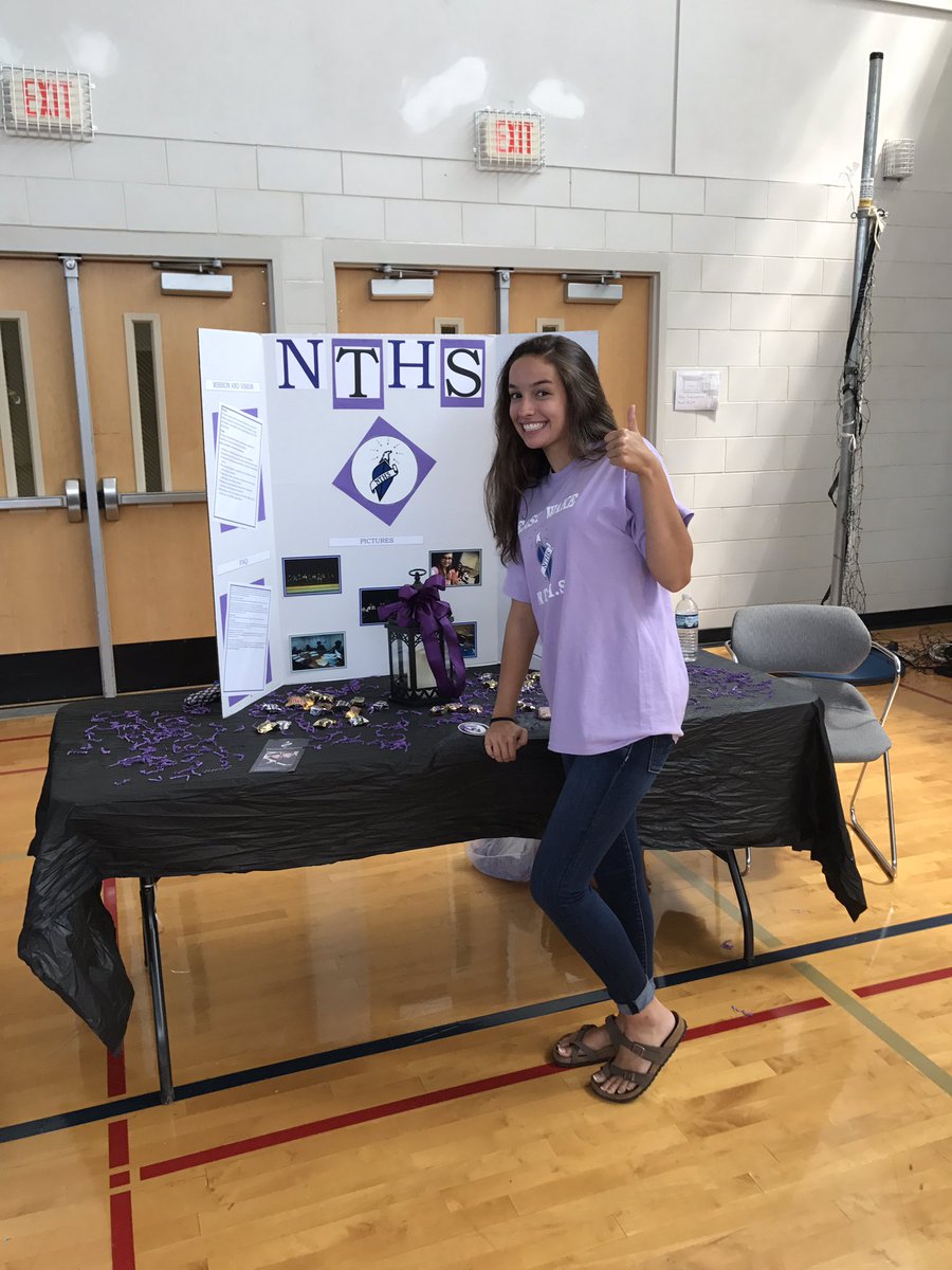 ewnths's tweet photo. President Delaney Cronin and Vice President Suzanne Holt educating the future of EWHS about NTHS👍🏼 https://t.co/nOH3DCeSOC