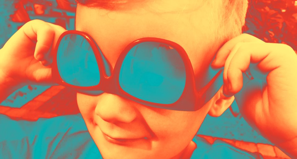 sunglassesproj's tweet photo. Wrangling your children to wear sunglasses can be a feat. @Mom_interruptedhas some tips: https://t.co/elqsIykvdm #thesunglassesproject https://t.co/ddSwaHVndk