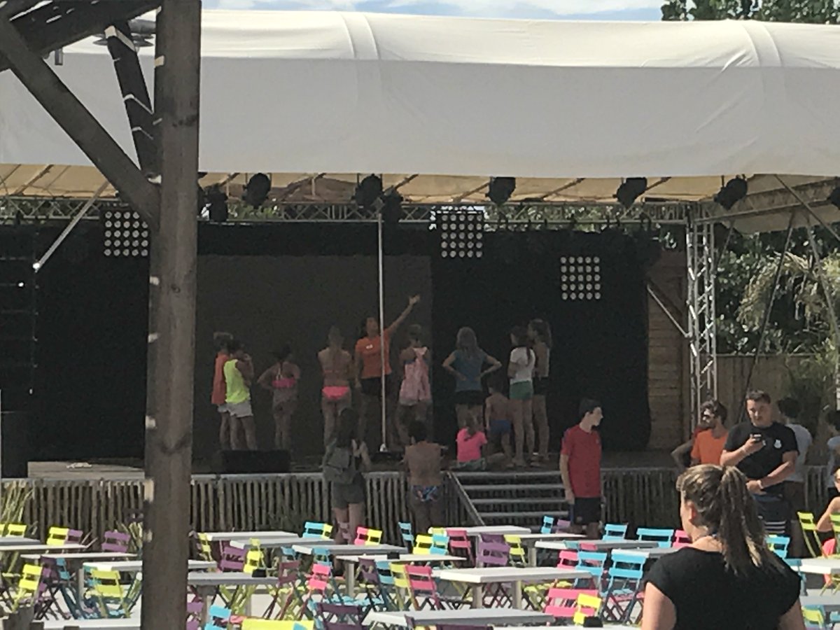 Simon_Whale's tweet photo. You can always define the classiness of a joint by the number of pole dancing sessions it holds for children https://t.co/2wvmgOwOhw