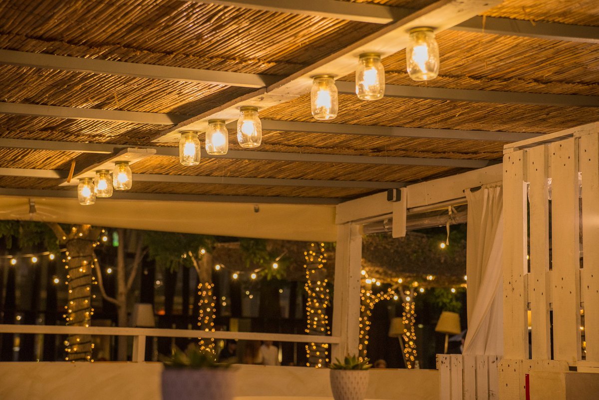 La magia de las noches de verano. Cada día tenemos abierta nuestra terraza hasta la 1h y los fines de semana hasta las 2h.