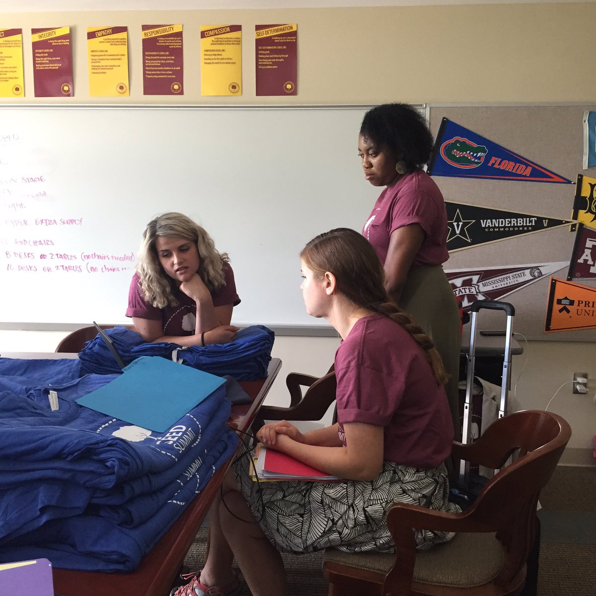 TheSEEDFdn's tweet photo. Our newest SEED staff is hard at work straightening out those last-minute details for #SEEDSummit2017! https://t.co/F3X7utyvdw