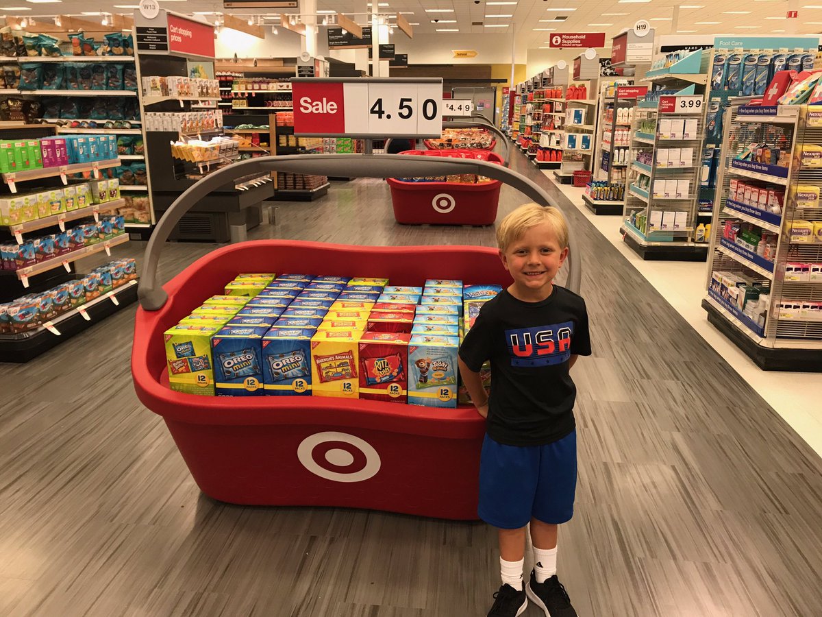 DaleyTarget's tweet photo. Hey @AliCooper67 my little man is digging the new look (&amp; giant handbaskets)!  Miss ya #D326 #MuchLoveForTheBullseye https://t.co/WAJiePMrCU