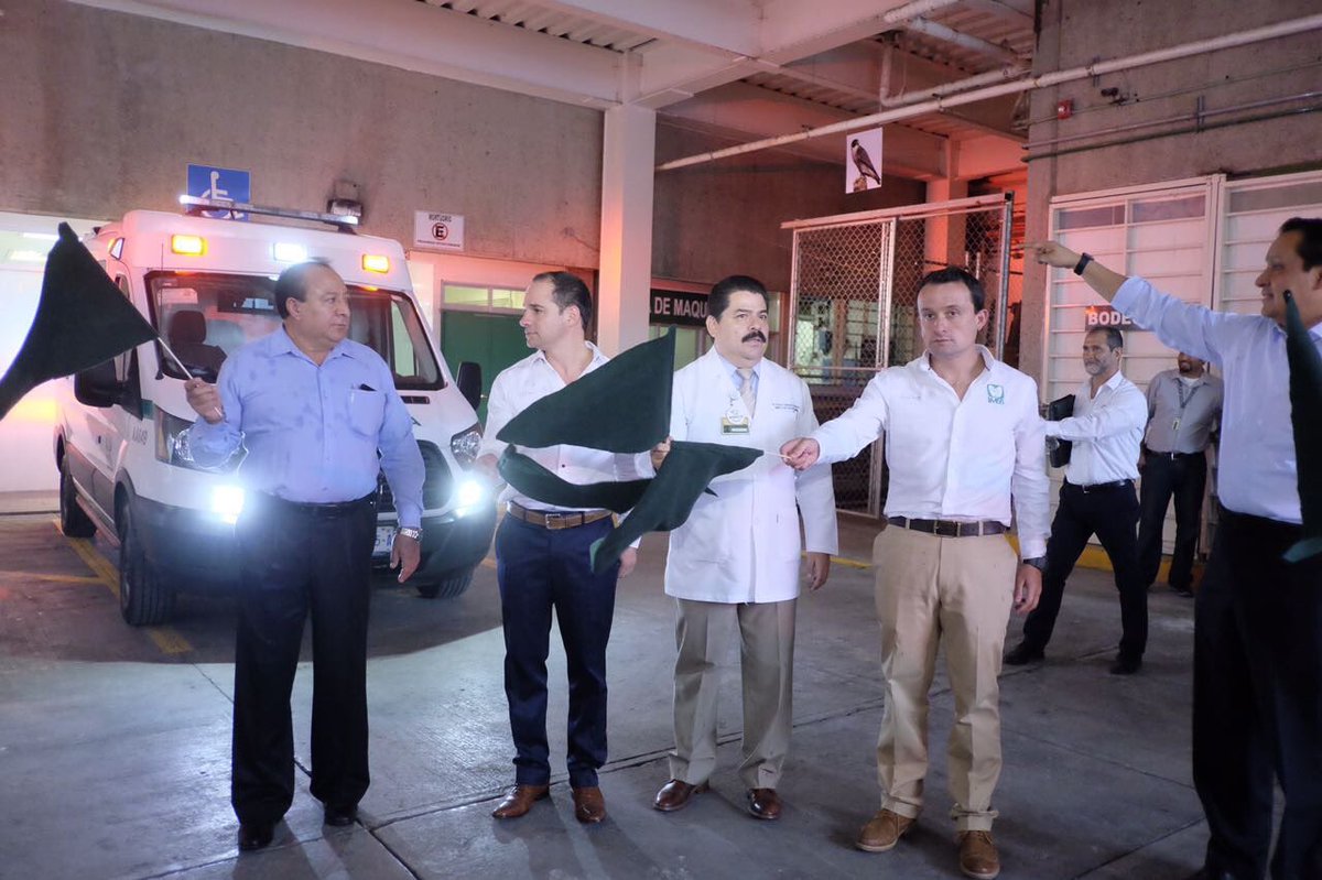 MikelArriolaP's tweet photo. Dimos banderazo de salida a 6 nuevas ambulancias para #TrasladosProgramados del @Tu_IMSS en #Guanajuato. https://t.co/EHTDoEG7VV
