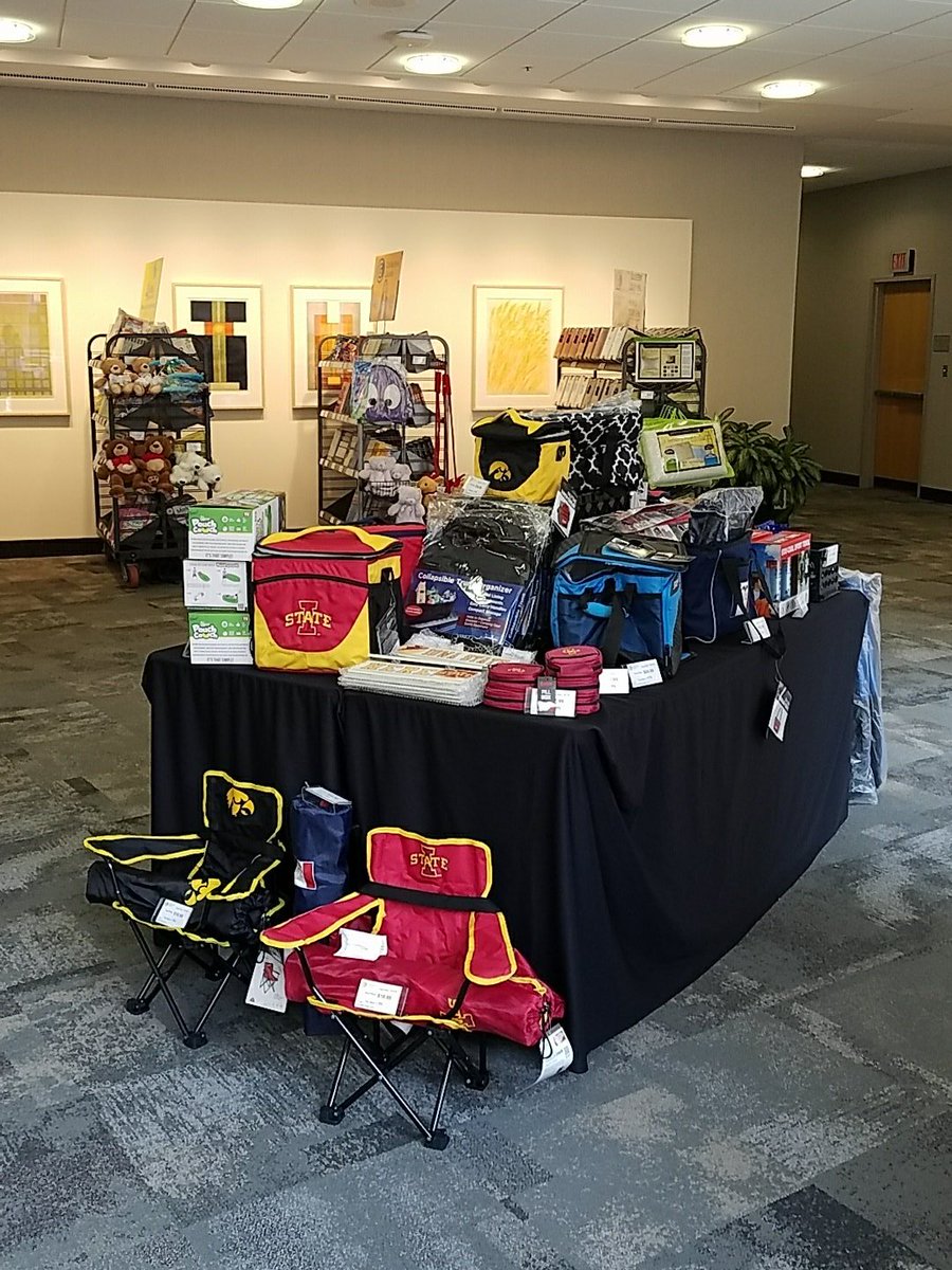 TinaJDicks1's tweet photo. #EMCINSURANCE, #cggivebackgetmore @ EMC Insurance 3rs floor atrium today and tomorrow 9-3. https://t.co/lzarwy4lCi