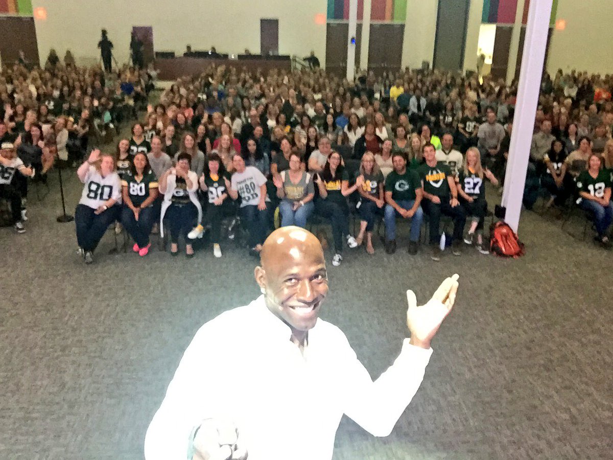 Donald_Driver80's tweet photo. Thank you @Kohls for helping me celebrate on my #DDThankYouTour! I wouldn't be here if it weren't for all of you! #lifeatkohls https://t.co/4kROgho8DO