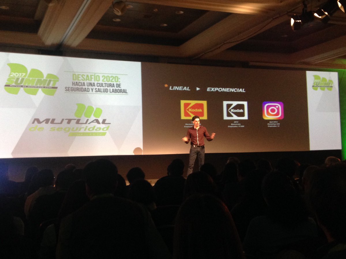 mutualcchc's tweet photo. Gabriel Gurovich, Asesor de @fundmustakis, nos muestra hacia dónde nos llevará la tecnología #MutualSummit2017 https://t.co/hNOjpj9yvF