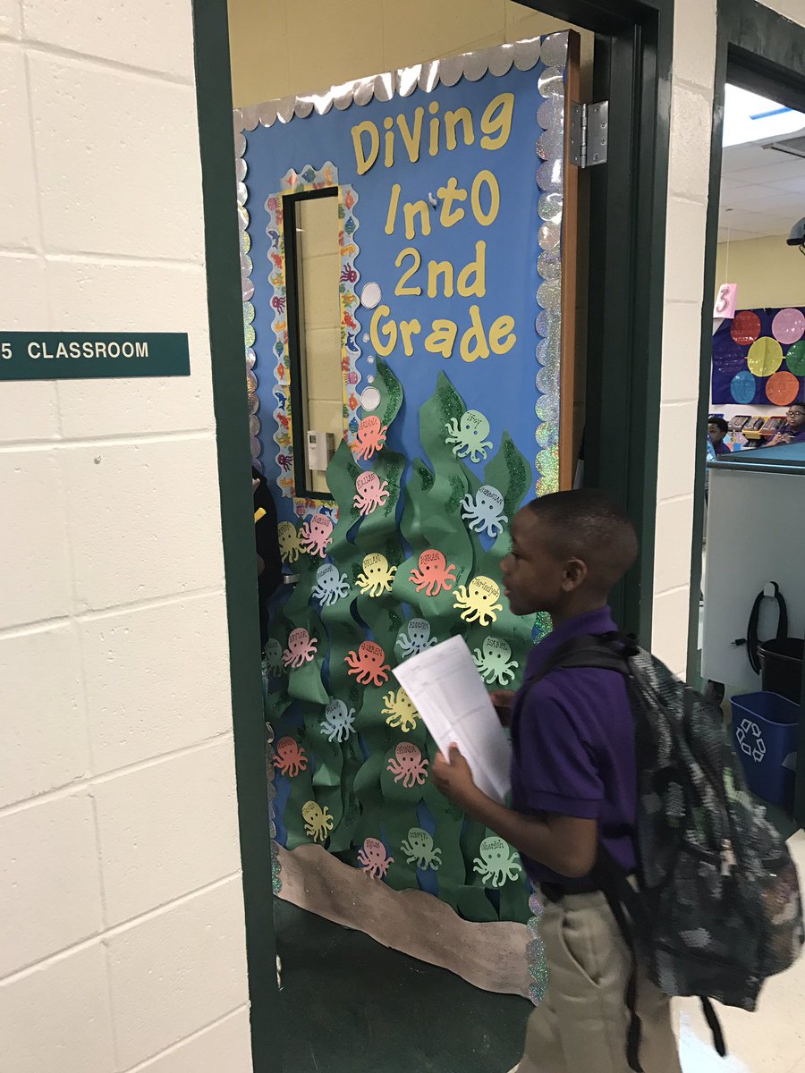 ECWPRIDE's tweet photo. Is this my class? #OurCubs #ECWP.R.I.D.E. #1stdaystjohn https://t.co/Esr3dkZpwH