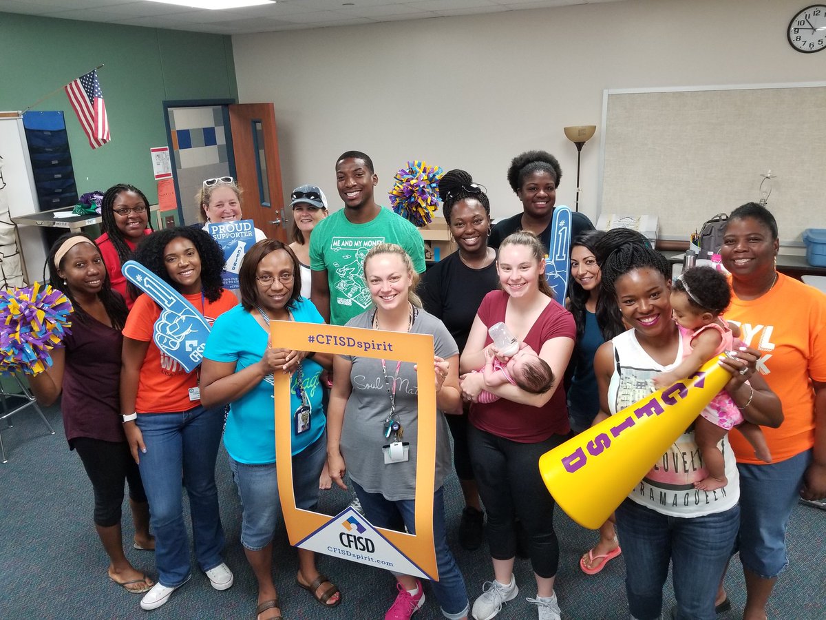 BleylCFISD's tweet photo. Bleyl's Math Department gearing up early for the 17-18 school year! @CyFairISD #cfisdspirit #brahmafamily #mathrocks #team https://t.co/6vcOGx0HFc