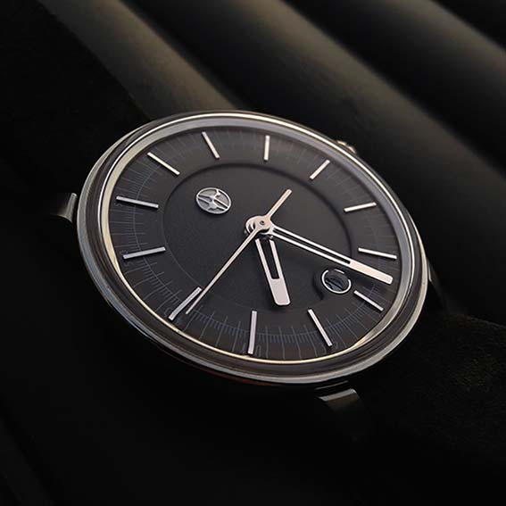 The story of @lundisbleus dates back to 1994, when Johan and Bastien met on a watchmaking school in Switzerland.bit.ly/2uK25Dv