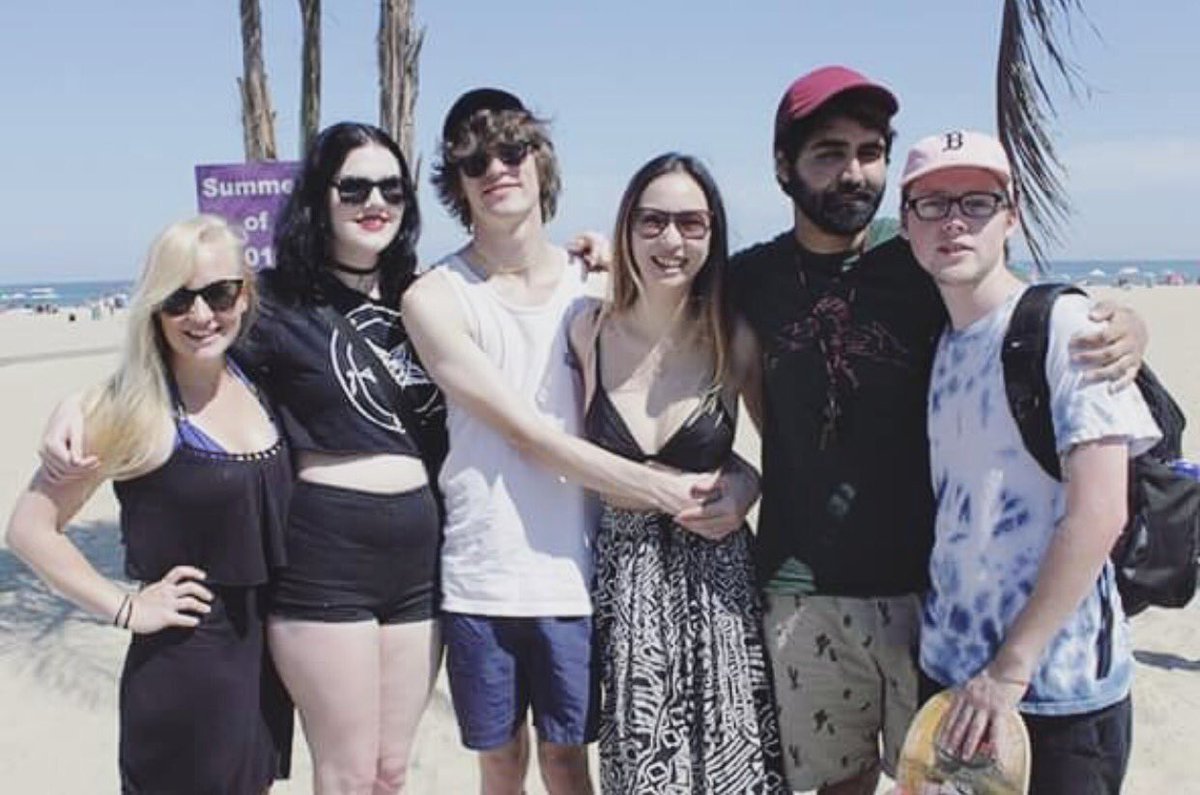 edenrosettaxvx's tweet photo. Had the best time yesterday with the best people. 💓 #validlikesalad #doeselsalikeme #oceancity https://t.co/6YhKcXhERz