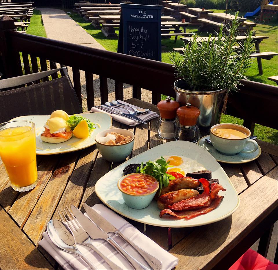 We love a good breakfast. How tempting does this one look at <a href="/mayfloweruk/">The Mayflower</a> ?