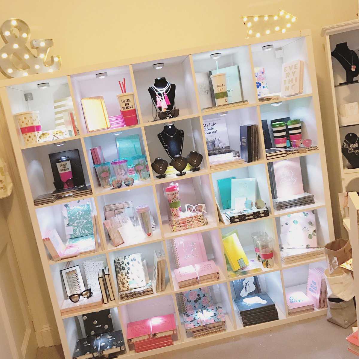 A lil #tbt to our pop up shop last month! Want to do it all over again!! 😀😀